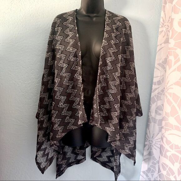Charming Charlie Gray & White Chevron Print Kimono Size Small - Picture 1 of 11